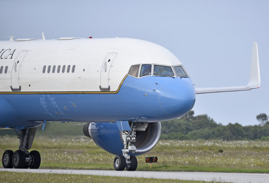 U.S. Air Force C-32A, Boeing 757-2G4(WL), a specially configured version of the Boeing 757-200 U.S. Air Force C-32A, Boeing 757-2G4(WL), a specially configured version of the Boeing 757-200